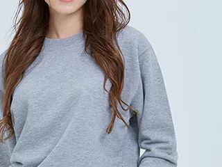 넉넉한 라운드넥과 시보리 마감