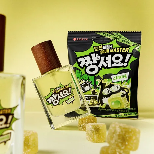 초록색 패키지와 함께 놓인 짱셔요 스위티자몽 오드퍼퓸 상품 사진