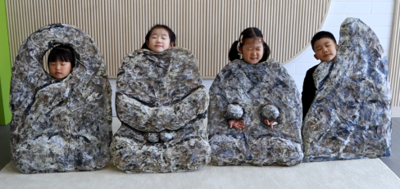 가사를 덮어쓴 나한상의 모양과 표정을 분장으로 표현한 본선 진출 참가자들